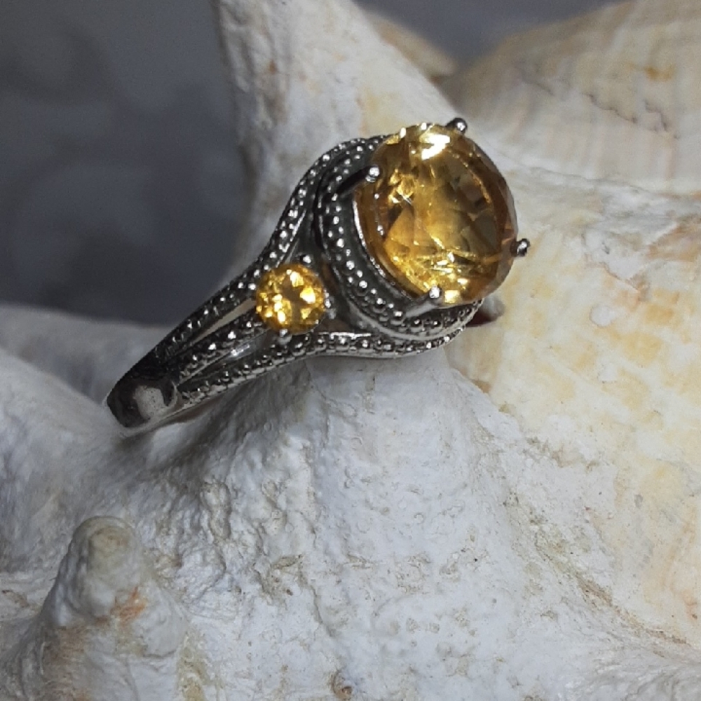 Elegant Silver and Yellow Gemstone Ring